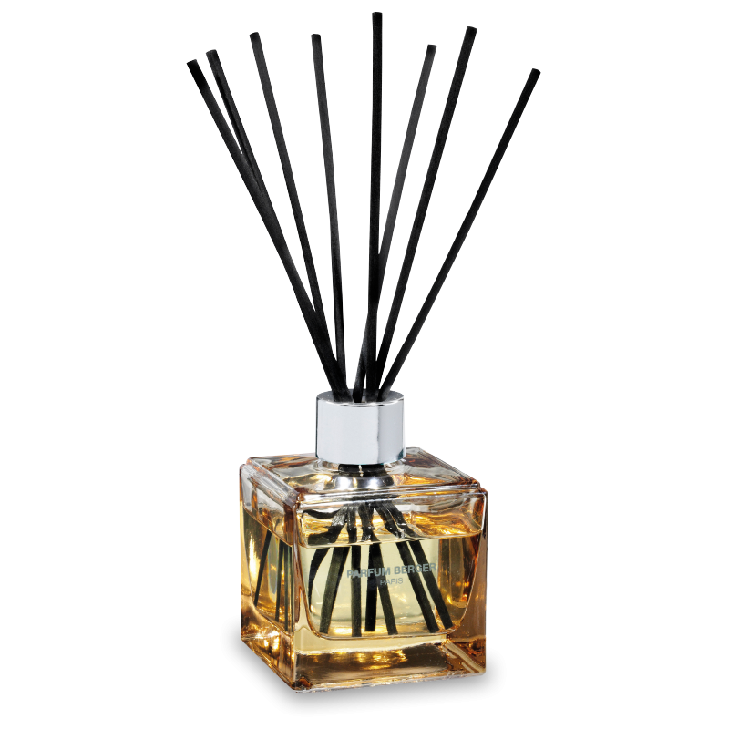 Pet Reed polymer stick perfume scented diffuser - Floral scent that neutralises odour left by pets - Also contains freesia and lily of the valley - Best Essential oil Air freshener for home and room fragrance - solo